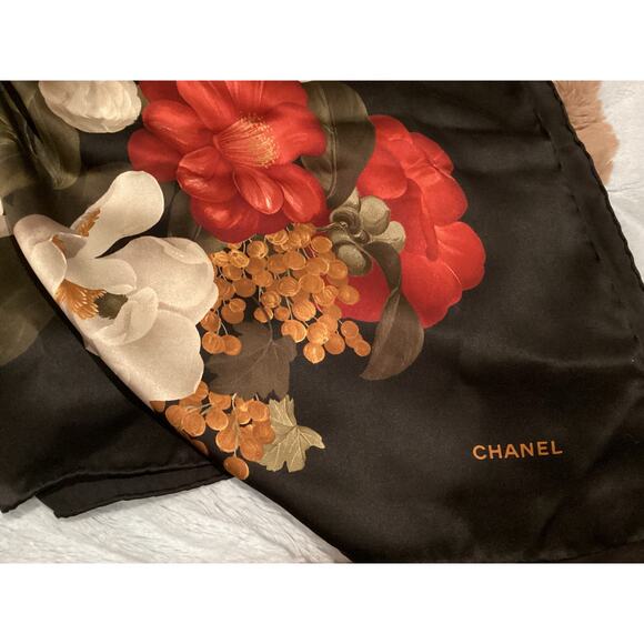 CHANEL Silk Scarf authentic vintage Camilia and fruits - Picture 1 of 5